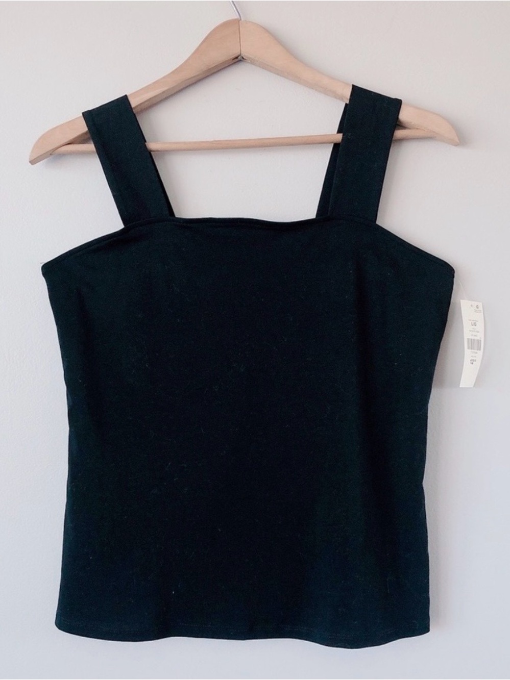 Suzy Shier Black Square-Neck Tank with Wide Straps